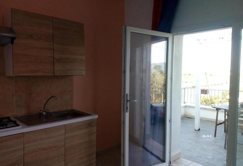 شقة غرفة واحدة مزودة بتراس, Torre Del Lago