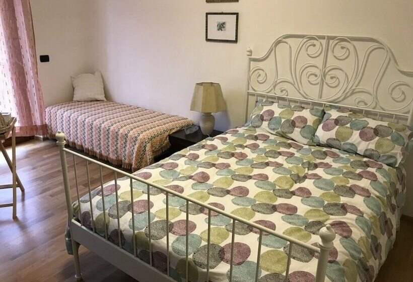 غرفة قياسية ثلاثية, Sally S B&b