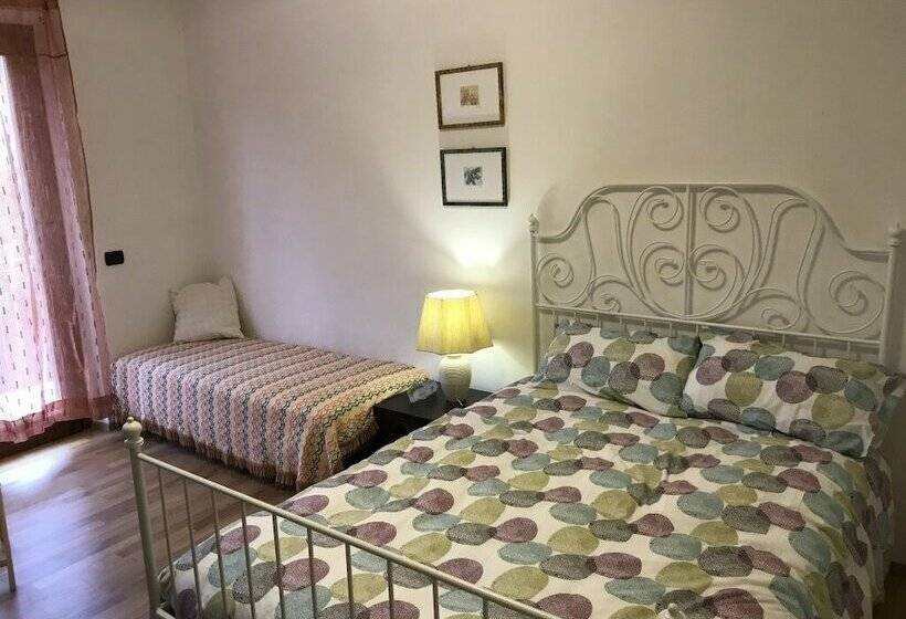 غرفة قياسية ثلاثية, Sally S B&b