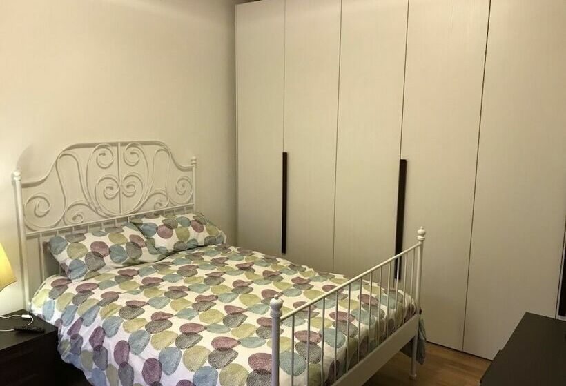 غرفة قياسية ثلاثية, Sally S B&b