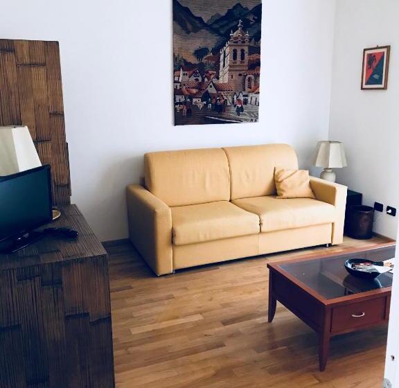 اتاق استاندارد, Sally S B&b