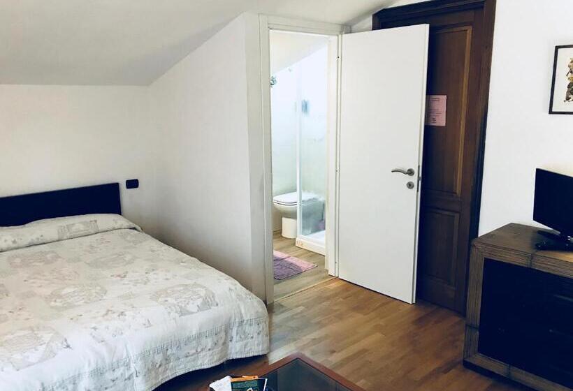 غرفة قياسية, Sally S B&b