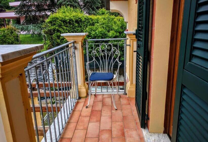 اتاق استاندارد, Sally S B&b