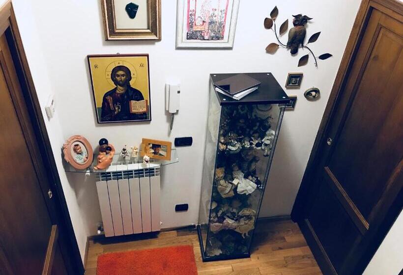 غرفة قياسية ثلاثية, Sally S B&b