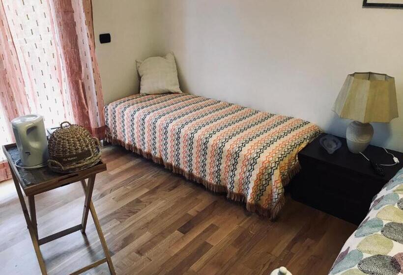 غرفة قياسية ثلاثية, Sally S B&b