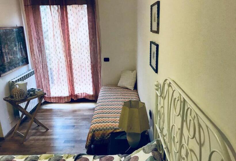 غرفة قياسية ثلاثية, Sally S B&b