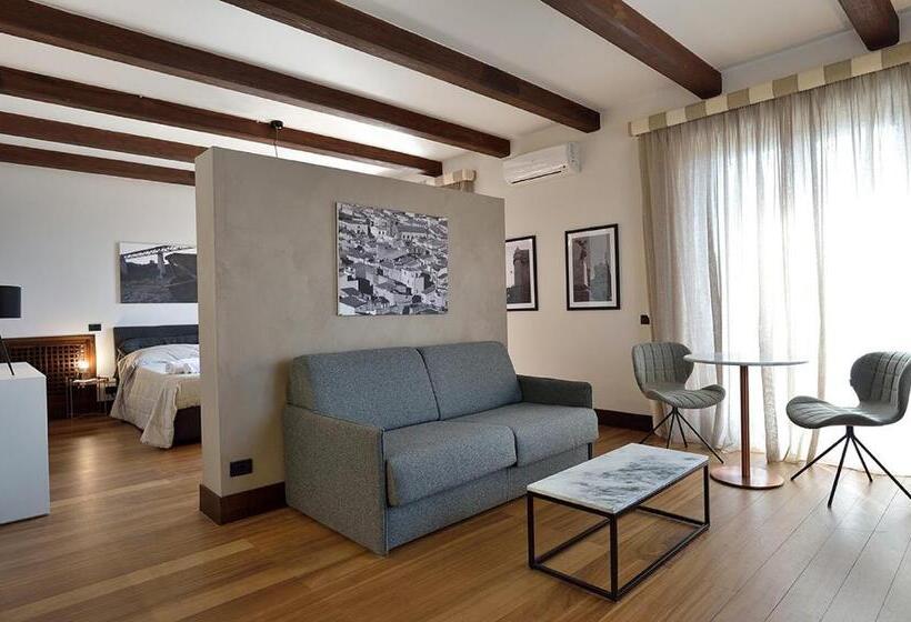 テラス付スイート, Casarealia