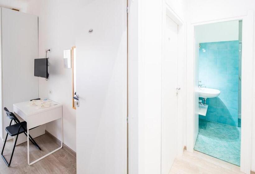 اتاق استاندارد سه نفره, Guest House Mr. Brown