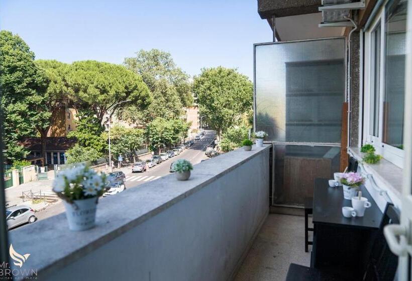 آپارتمان 1 خوابه با بالکن, Guest House Mr. Brown