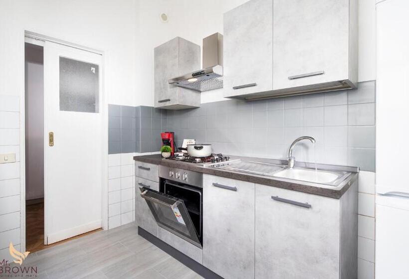 آپارتمان 1 خوابه با بالکن, Guest House Mr. Brown