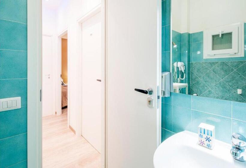 اتاق استاندارد سه نفره, Guest House Mr. Brown