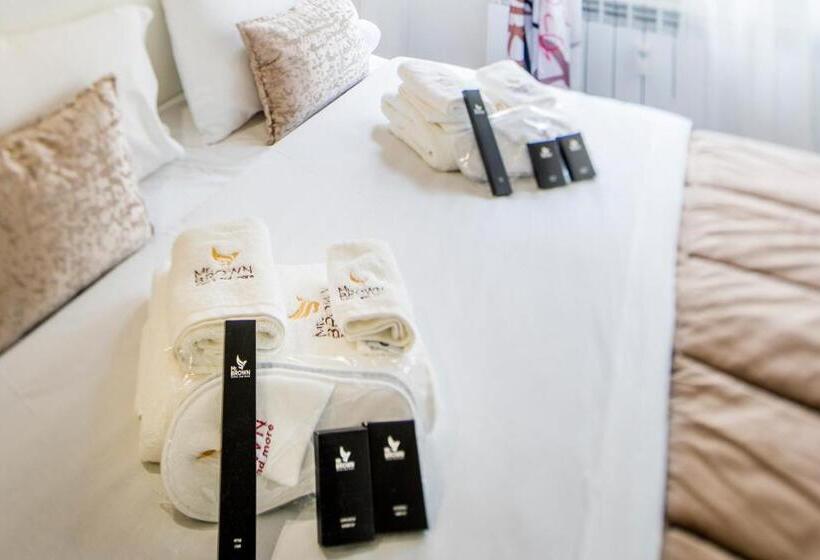 اتاق استاندارد سه نفره, Guest House Mr. Brown