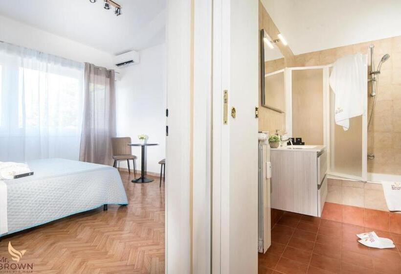 آپارتمان 1 خوابه با بالکن, Guest House Mr. Brown