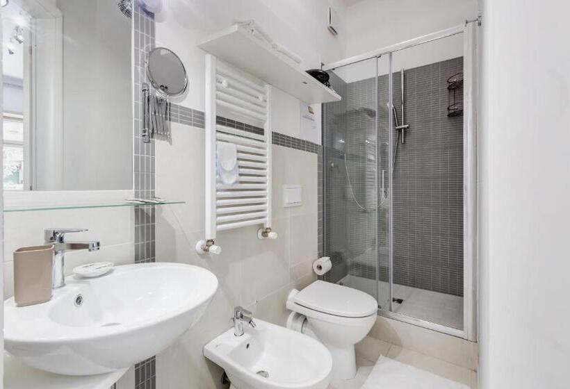 اتاق استاندارد با بالکن, Guest House Mr. Brown