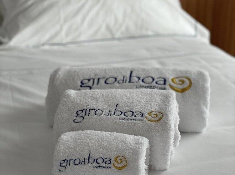 اتاق لوکس با بالکن و چشم‌انداز دریا, B&b Giro Di Boa