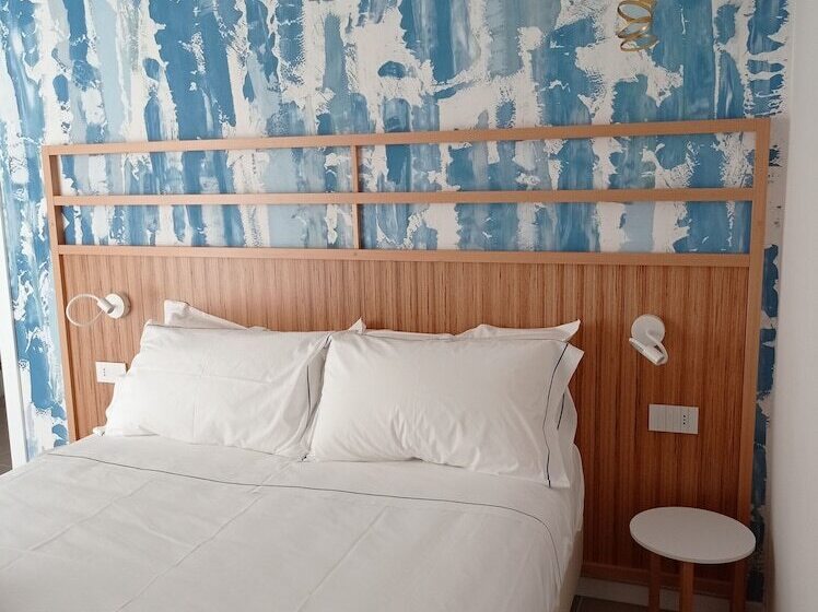 اتاق لوکس با بالکن و چشم‌انداز دریا, B&b Giro Di Boa