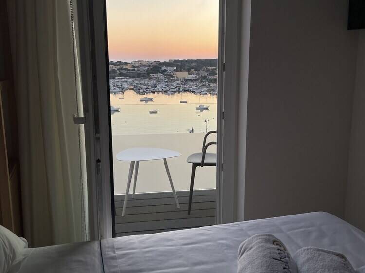 اتاق لوکس با بالکن و چشم‌انداز دریا, B&b Giro Di Boa