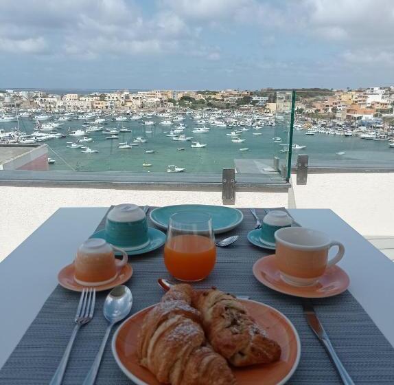 اتاق لوکس با چشم‌انداز دریا, B&b Giro Di Boa