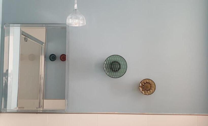 اتاق لوکس با بالکن و چشم‌انداز دریا, B&b Giro Di Boa