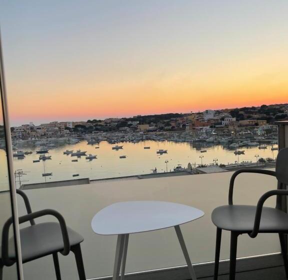 اتاق لوکس با بالکن و چشم‌انداز دریا, B&b Giro Di Boa