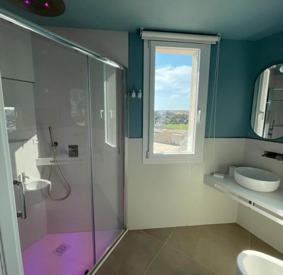 اتاق لوکس با بالکن و چشم‌انداز دریا, B&b Giro Di Boa