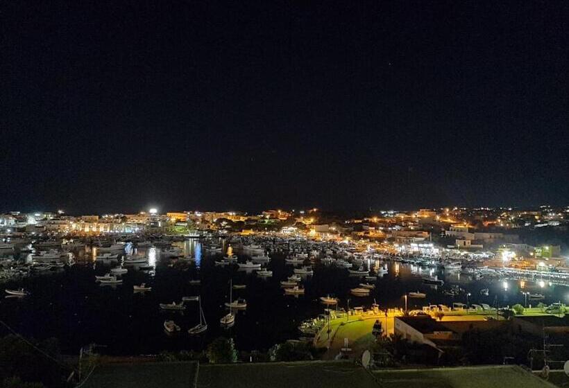 اتاق لوکس با بالکن, B&b Giro Di Boa