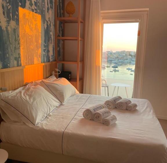 اتاق لوکس با بالکن و چشم‌انداز دریا, B&b Giro Di Boa