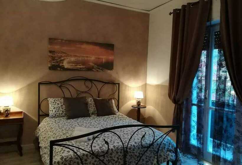 Utcára Néző Standard Szoba, Bed And Fly