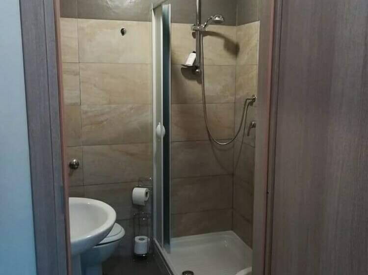 Utcára Néző Standard Szoba, Bed And Fly