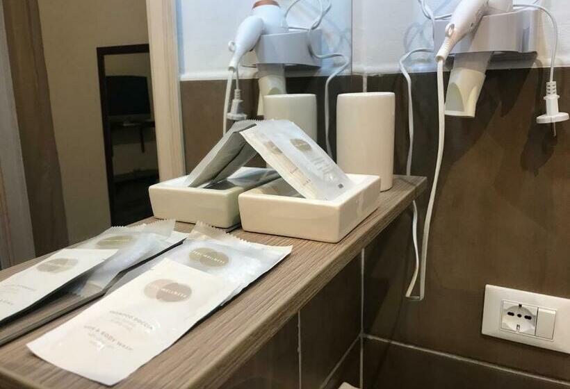 带大床的标准间, Bonorum