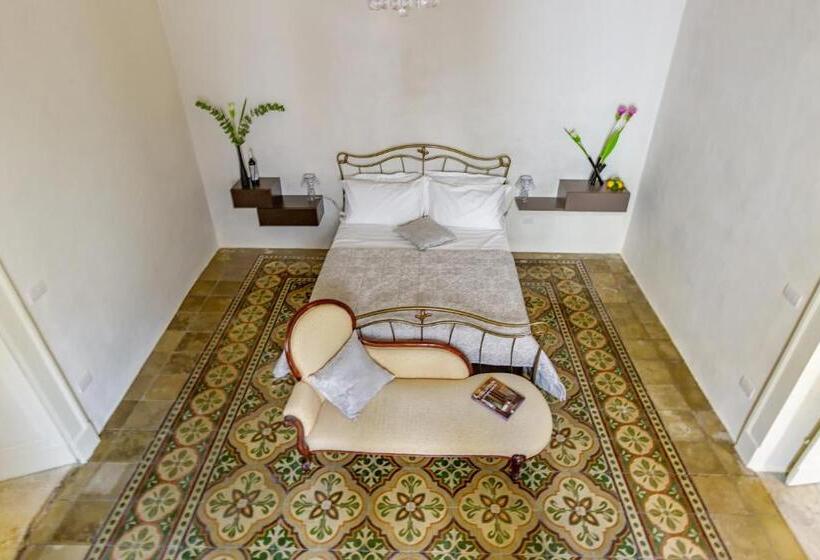 سوییت جونیور, Palazzo Cariddi