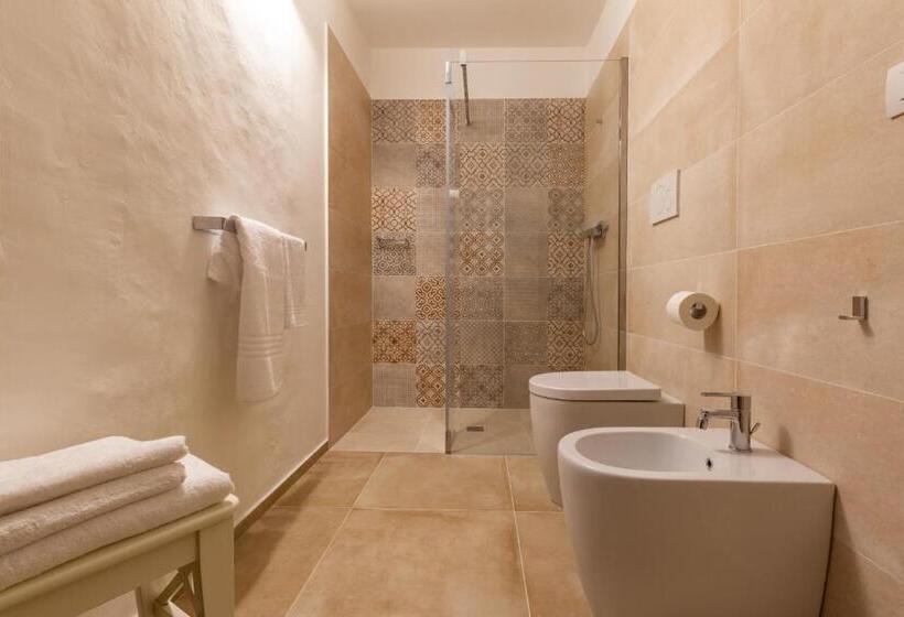 اتاق سوپریور با تخت بزرگ, Palazzo Cariddi