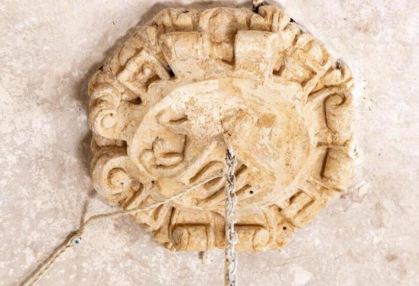 اتاق سوپریور با تخت بزرگ, Palazzo Cariddi