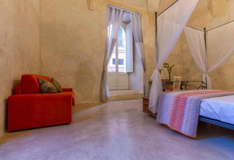 اتاق سوپریور با تخت بزرگ, Palazzo Cariddi