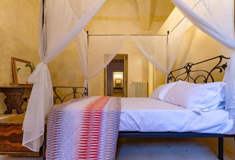 اتاق سوپریور با تخت بزرگ, Palazzo Cariddi