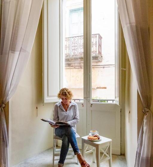 اتاق لوکس با بالکن, Palazzo Cariddi