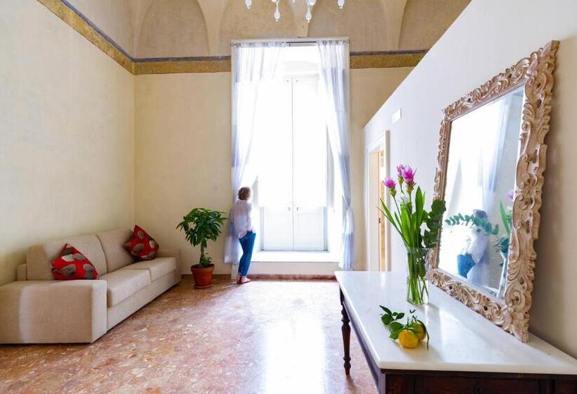 اتاق لوکس با بالکن, Palazzo Cariddi