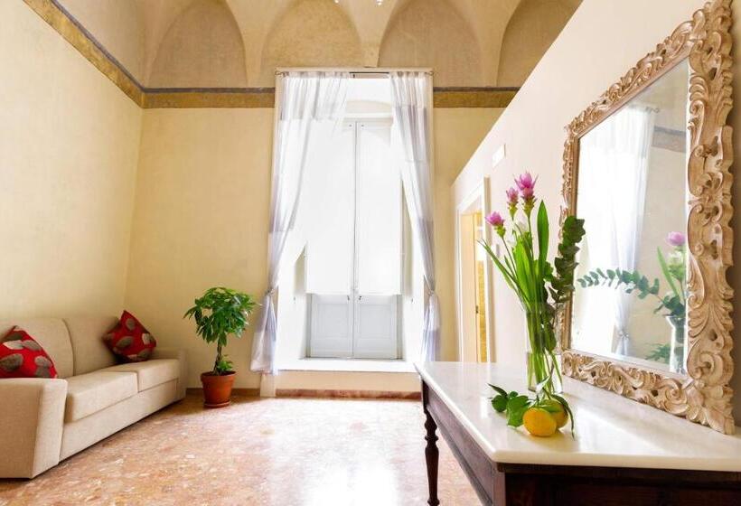 Номер Deluxe с Балконом, Palazzo Cariddi