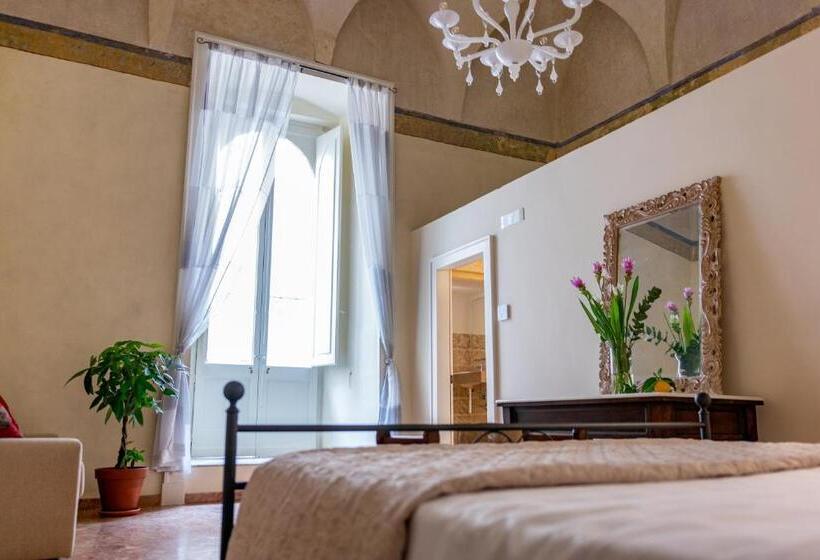 اتاق لوکس با بالکن, Palazzo Cariddi