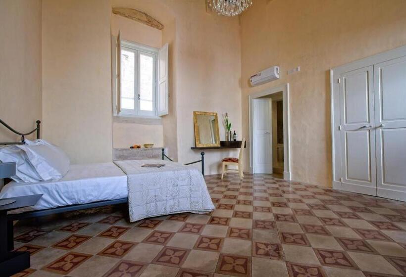 اتاق لوکس, Palazzo Cariddi