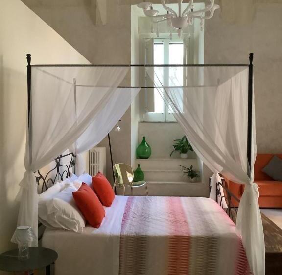 اتاق سوپریور با تخت بزرگ, Palazzo Cariddi