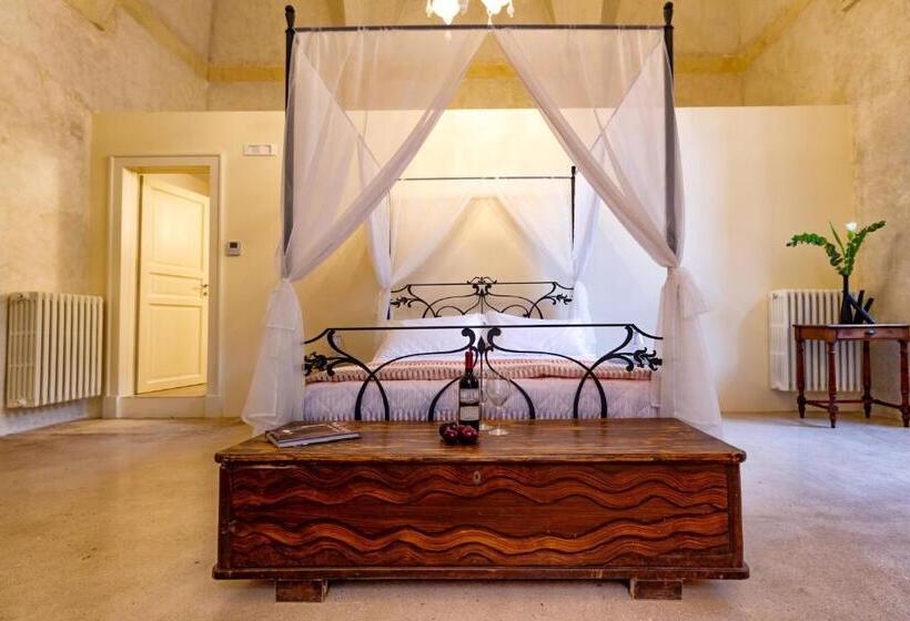 اتاق سوپریور با تخت بزرگ, Palazzo Cariddi