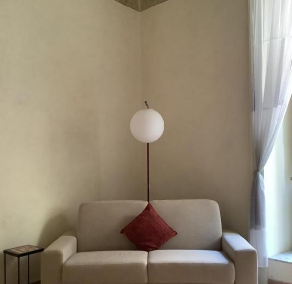 اتاق لوکس با بالکن, Palazzo Cariddi