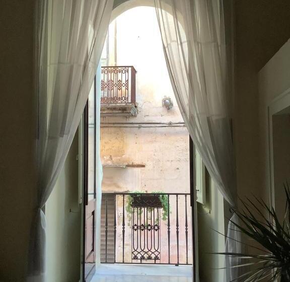 اتاق لوکس با بالکن, Palazzo Cariddi