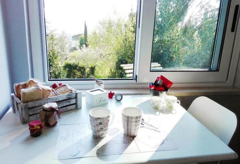 Люкс Вид на Сад, Bed And Breakfast Romantica Evasione