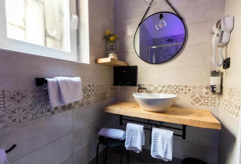 اتاق لوکس با تخت بزرگ, B&b I Maestri