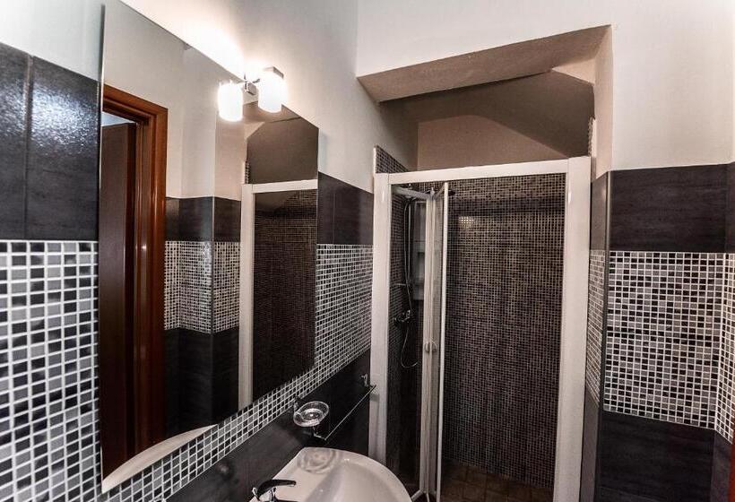 חדר דלוקס לארבעה, La Scalinata