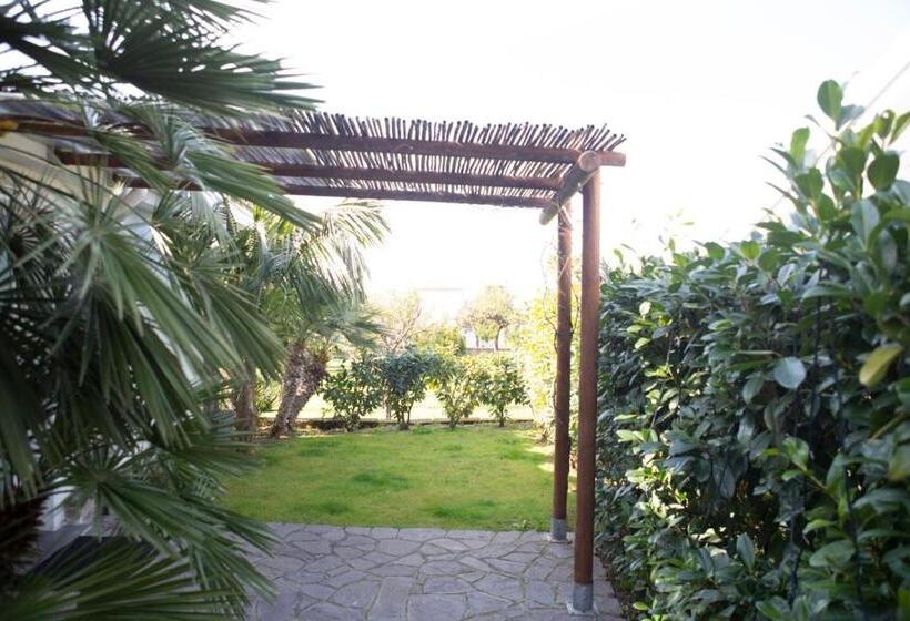 سوییت با چشم‌انداز باغ, Villa Bianca