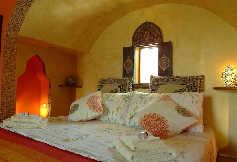 غرفة قياسية رباعية, The White Villa