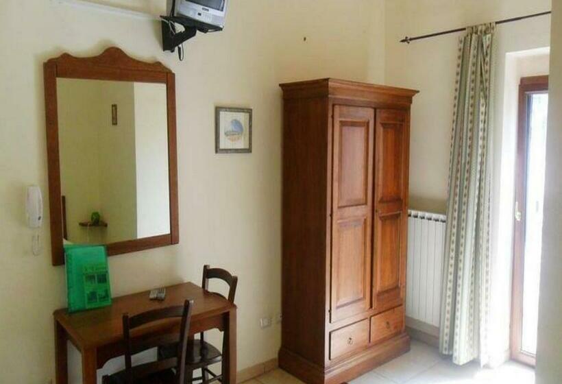 スタンダードトリプルルーム, La Locanda Al Castello